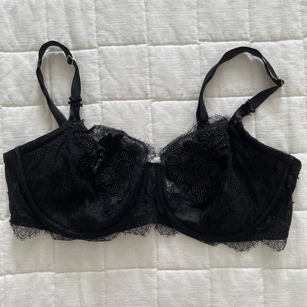 Victoria’s Secret delicate beaded black lace bra- size 38D- EUC